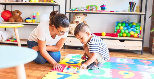 Beautiful Teacher Toddler Boy Sitting Puzzle Playing Numbers Kindergarten — Stockfoto