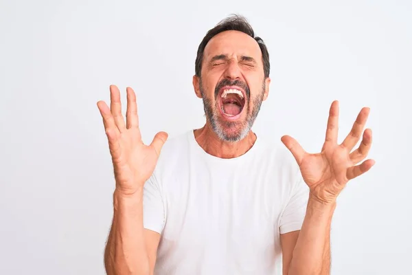 Hombre Guapo Mediana Edad Vistiendo Una Camiseta Casual Pie Sobre —  Fotos de Stock