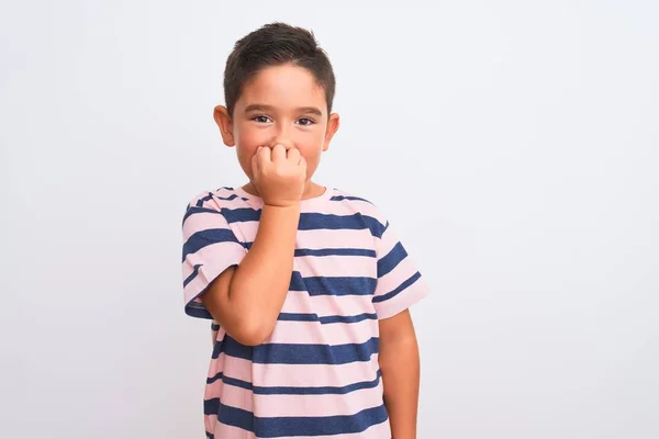 Menino Bonito Vestindo Shirt Listrada Casual Sobre Fundo Branco Isolado — Fotografia de Stock