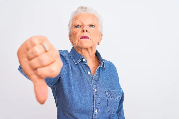 Mujer Mayor Pelo Gris Con Camisa Vaquera Casual Pie Sobre — Foto de Stock