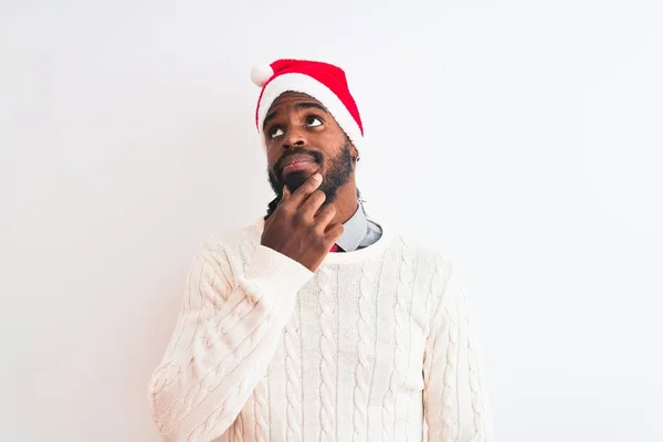 Jovem Afro Americano Vestindo Chapéu Natal Santa Sobre Fundo Branco — Fotografia de Stock