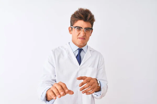 Ung Stilig Vetenskapsman Man Bär Glasögon Och Rock Över Isolerade — Stockfoto