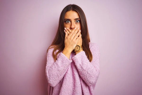 Jonge Mooie Vrouw Dragen Casual Trui Staan Geïsoleerde Roze Achtergrond — Stockfoto