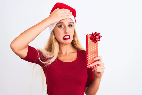 Hermosa Mujer Con Sombrero Navidad Santa Celebración Regalo Sobre Fondo —  Fotos de Stock