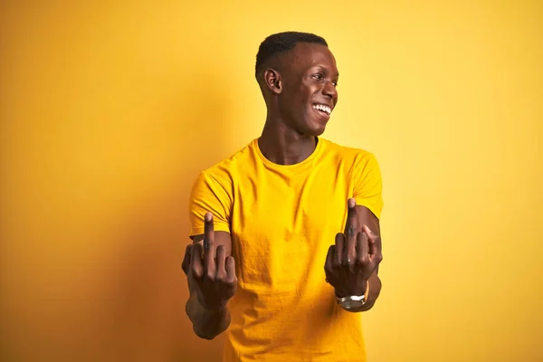Young African American Man Wearing Casual Shirt Standing Isolated Yellow — Stockfoto