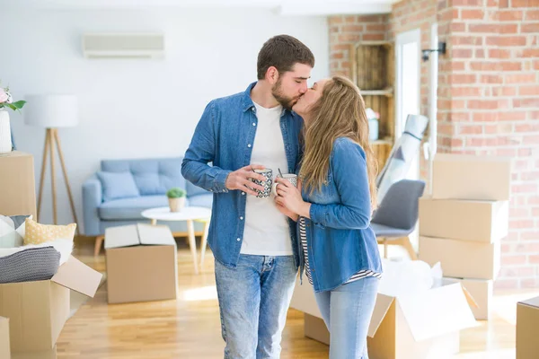 Young Couple Relaxing Moving New House Drinking Coffee Cardboard Boxes — Stock Photo, Image