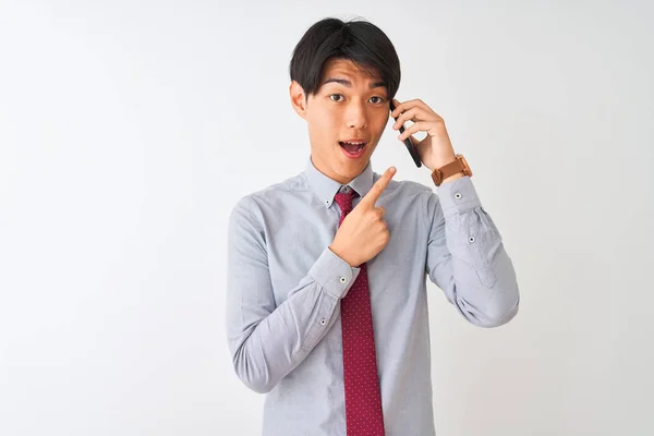 Chinese Businessman Wearing Tie Talking Smartphone Isolated White Background Very — Stock Photo, Image