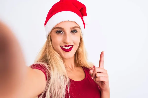 Mujer Con Sombrero Navidad Santa Hacer Selfie Por Cámara Sobre — Foto de Stock