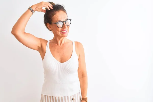 Mulher Meia Idade Vestindo Shirt Casual Óculos Sobre Fundo Branco — Fotografia de Stock