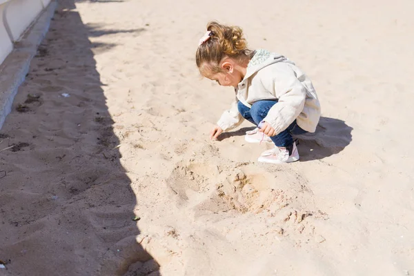 Beautiful Toddler Child Girl Wearing Jacket Playing Sand Beach — Stock Photo, Image