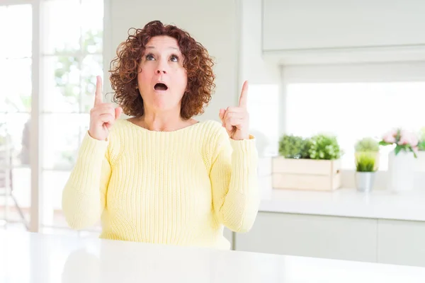 Beautiful Senior Woman Wearing Yellow Sweater Amazed Surprised Looking Pointing — Stock Photo, Image