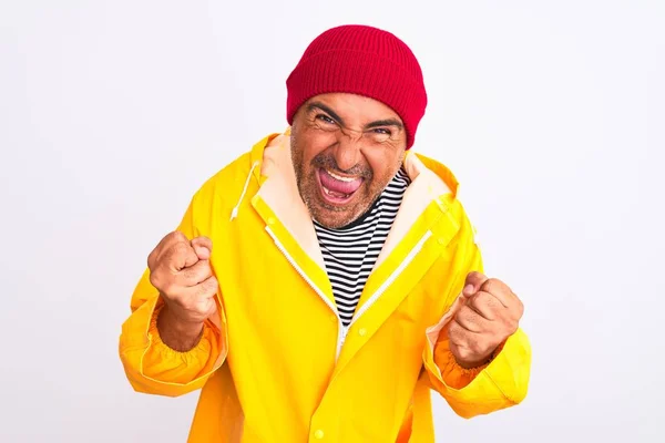 Homem Meia Idade Vestindo Capa Chuva Chapéu Sobre Fundo Branco — Fotografia de Stock