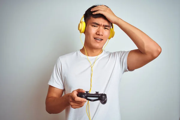 Junger Asiatischer Chinesischer Spieler Der Videospiel Spielt Steht Vor Isoliertem — Stockfoto