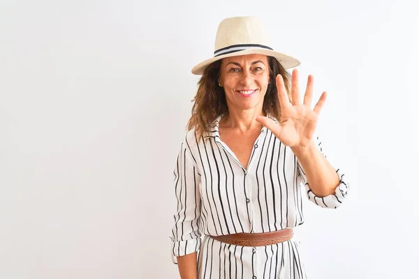 Mujer Negocios Mediana Edad Con Vestido Rayas Sombrero Sobre Fondo — Foto de Stock