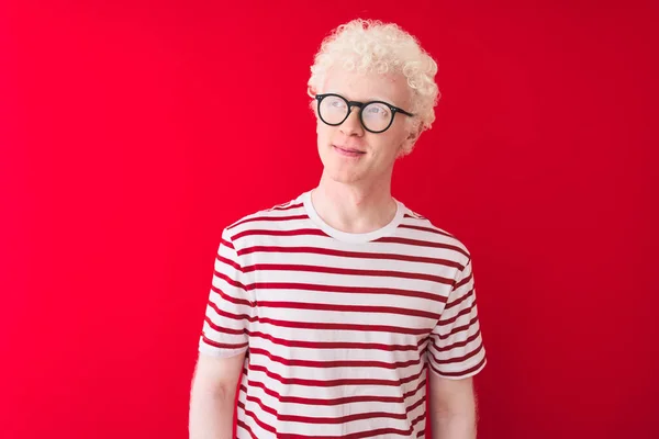 Ung Albino Blond Man Bär Randig Shirt Och Glasögon Över — Stockfoto