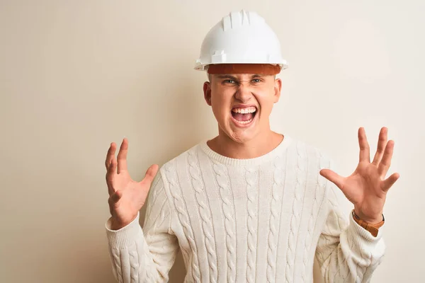 Bonito Arquiteto Vestindo Capacete Segurança Sobre Fundo Branco Isolado Celebrando — Fotografia de Stock