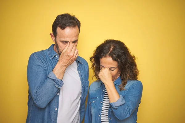 Hermosa Pareja Mediana Edad Con Camisa Mezclilla Sobre Fondo Amarillo —  Fotos de Stock