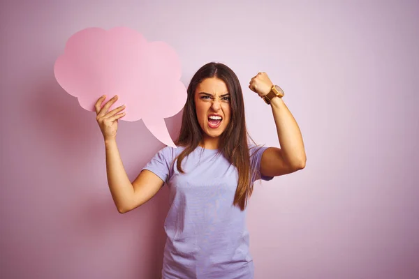 Jonge Mooie Vrouw Met Wolk Spraak Zeepbel Geïsoleerde Roze Achtergrond — Stockfoto