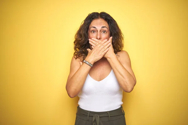 Femme Âgée Moyen Âge Avec Les Cheveux Bouclés Debout Sur — Photo