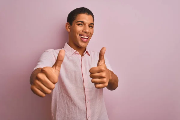 Jonge Knappe Arabische Man Draagt Casual Shirt Staan Geïsoleerde Roze — Stockfoto