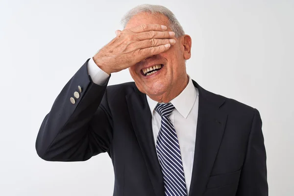 Senior Grijs Harige Zakenman Draagt Pak Staan Geïsoleerde Witte Achtergrond — Stockfoto