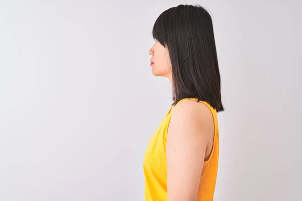 Young Beautiful Chinese Woman Wearing Yellow Shirt Isolated White Background — Stock Photo, Image