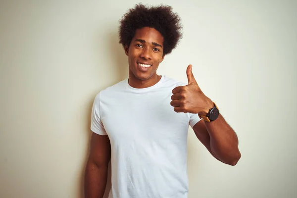 Afrikanisch Amerikanischer Mann Mit Afro Haaren Trägt Shirt Das Über — Stockfoto