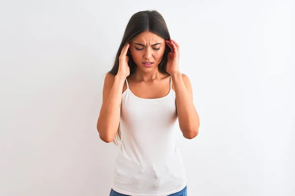 Jeune Belle Femme Portant Shirt Décontracté Debout Sur Fond Blanc — Photo