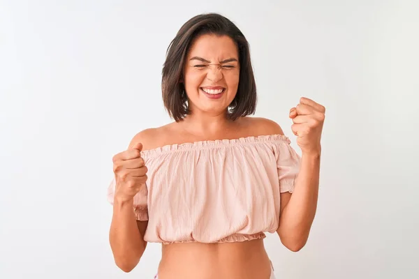 Junge Schöne Frau Lässigem Shirt Vor Isoliertem Weißen Hintergrund Aufgeregt — Stockfoto