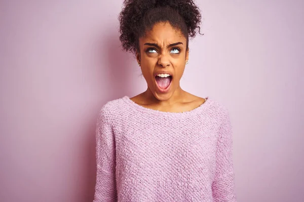 Jovem Afro Americana Vestindo Camisola Inverno Sobre Fundo Rosa Isolado — Fotografia de Stock