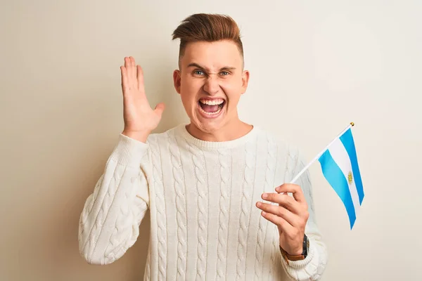 Jovem Homem Bonito Segurando Bandeira Argentina Sobre Fundo Branco Isolado — Fotografia de Stock