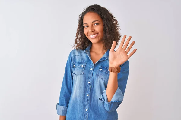 Jeune Femme Brésilienne Portant Une Chemise Denim Debout Sur Fond — Photo