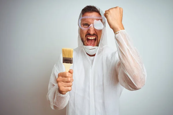 Pintor Hombre Vistiendo Equipo Trabajador Profesional Sosteniendo Cepillo Sobre Fondo — Foto de Stock