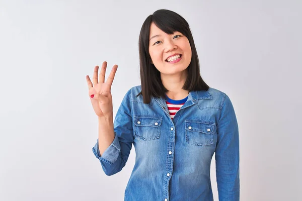 Joven Hermosa Mujer China Con Camisa Mezclilla Sobre Fondo Blanco —  Fotos de Stock