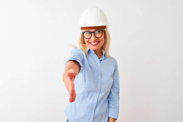 Middelbare Leeftijd Architect Vrouw Met Een Bril Helm Geïsoleerde Witte — Stockfoto