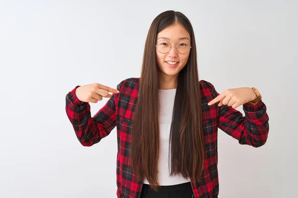 Νεαρή Κινέζα Γυναίκα Φορώντας Casual Σακάκι Και Γυαλιά Πάνω Από — Φωτογραφία Αρχείου