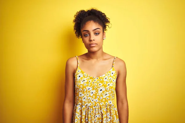 African American Woman Wearing Casual Floral Dress Standing Isolated Yellow — Stock Photo, Image