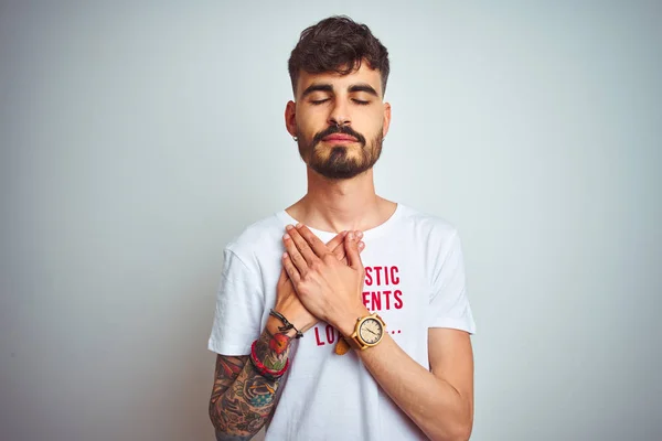 Jongeman Met Tatoeage Met Een Fanny Shirt Een Geïsoleerde Witte — Stockfoto