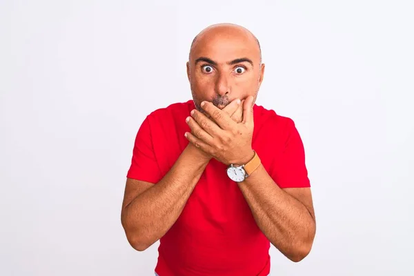 Homem Bonito Meia Idade Vestindo Camiseta Casual Vermelha Sobre Fundo — Fotografia de Stock