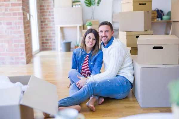 Jovem Casal Bonito Nova Casa — Fotografia de Stock