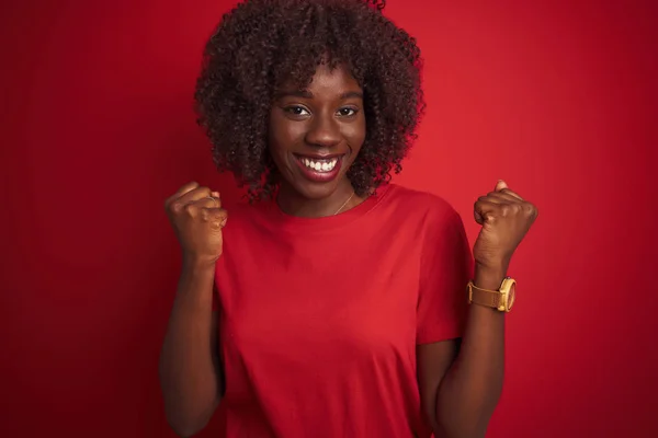 Young African Afro Woman Wearing Shirt Standing Isolated Red Background — Stock Photo, Image