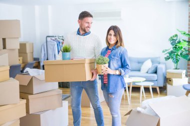 Yeni evimizde genç ve güzel bir çift.