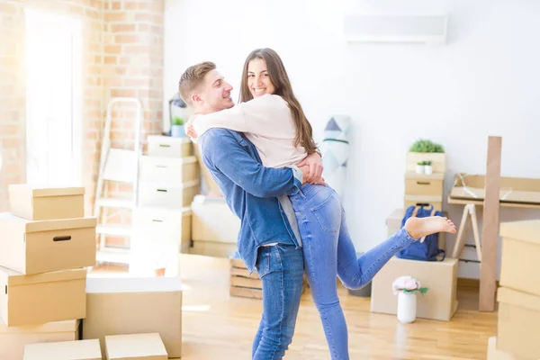 Beautiful Young Couple Smiling Love Celebrating Moving New Home — Stock Photo, Image
