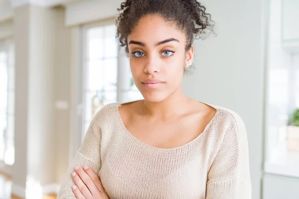 Beautiful Young African American Woman Afro Hair Relaxed Serious Expression — Stock Photo, Image