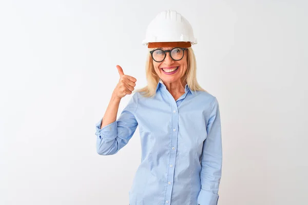 Middelbare Leeftijd Architect Vrouw Dragen Bril Helm Geïsoleerde Witte Achtergrond — Stockfoto