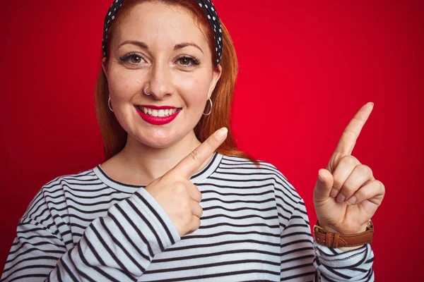 Schöne Rothaarige Frau Gestreiftem Marine Shirt Vor Isoliertem Roten Hintergrund — Stockfoto