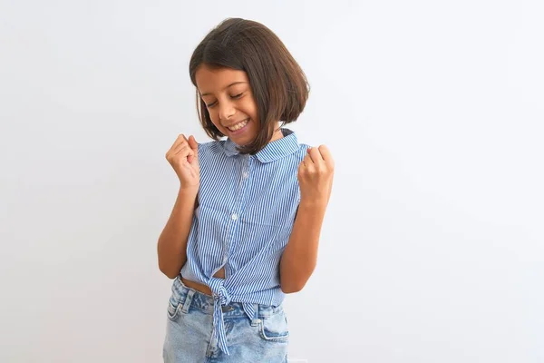 Joven Niña Hermosa Vistiendo Camisa Azul Casual Pie Sobre Fondo — Foto de Stock