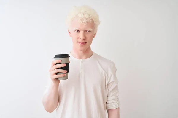 Młody Albinos Blond Mężczyzna Pije Kawę Stojąc Odizolowanym Białym Tle — Zdjęcie stockowe