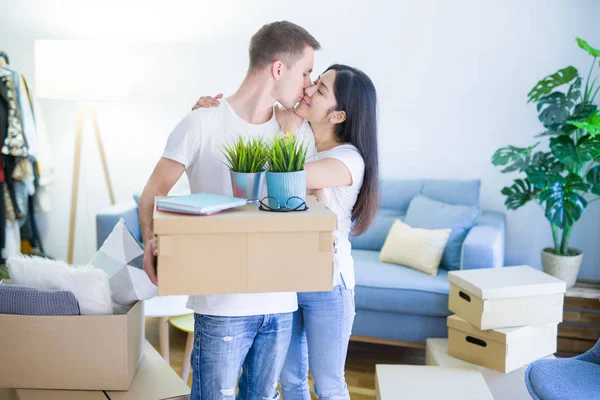 Young Beautiful Couple Standing New Home Cardboard Boxes — Stock Photo, Image