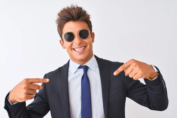 Young Handsome Businessman Wearing Suit Sunglasses Isolated White Background Looking — Stock Photo, Image